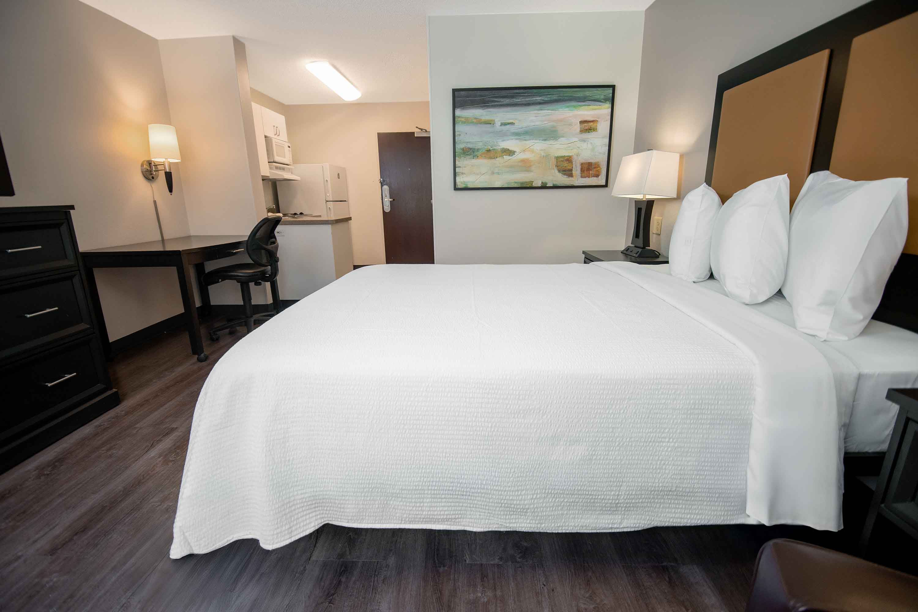 Deluxe Studio - 1 King Bed