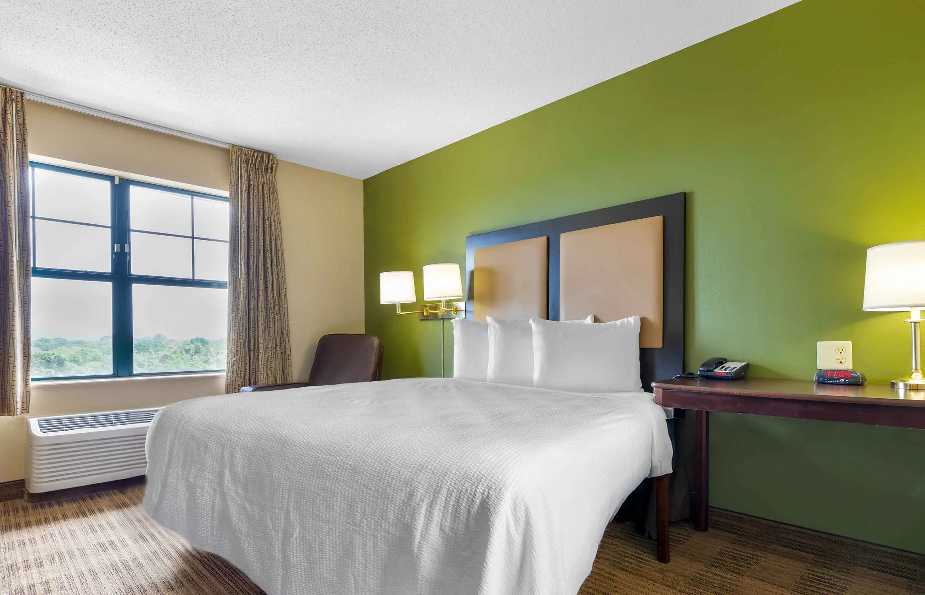 1 Bedroom Suite - 1 King Bed