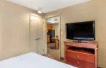 1 Bedroom Suite - 1 Queen Bed