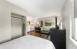 1 Bedroom Suite - 1 Queen Bed