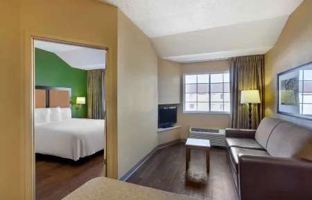 1 Bedroom Suite - 1 King Bed