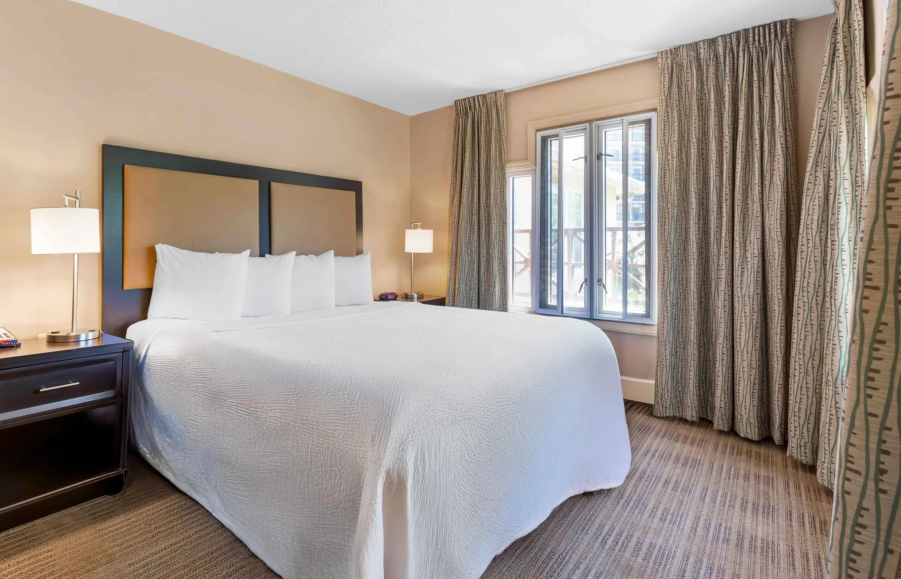 1 Bedroom Suite - 1 King Bed